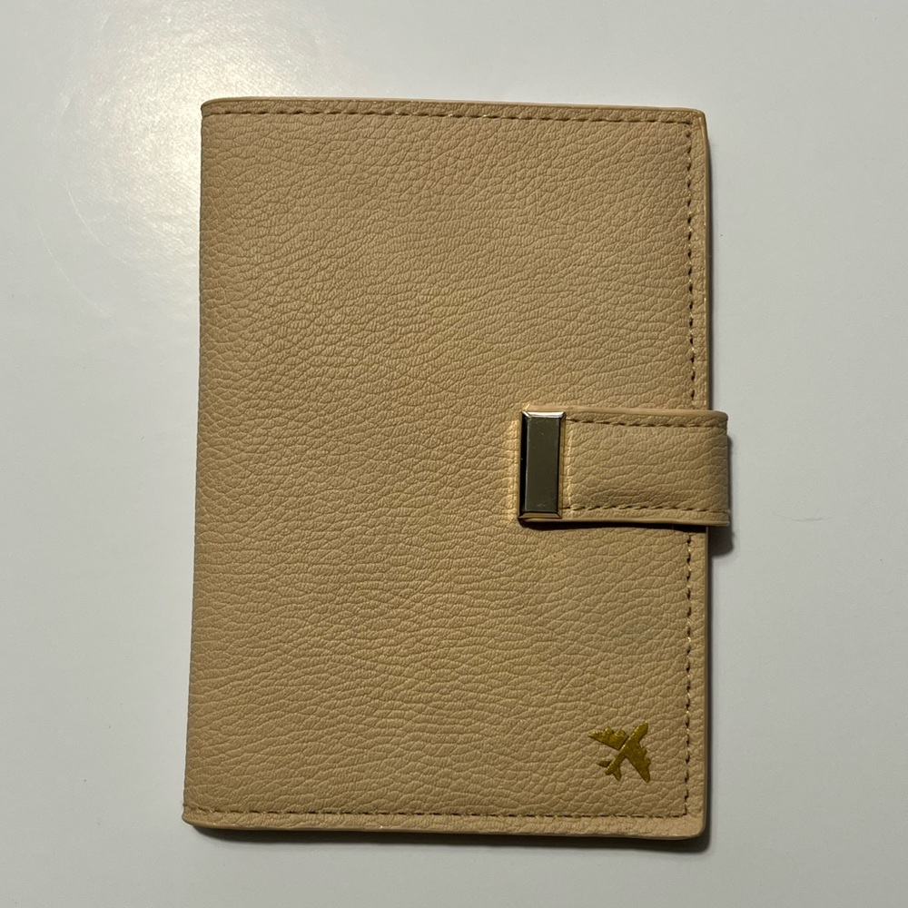 Beis Passport Holder
